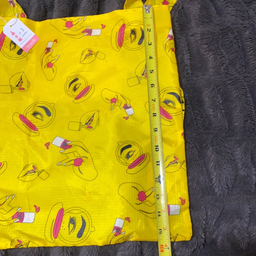 🛍️NWT Limited Benefit yellow makeup design reversible backpack/ bag! - Picture 3 of 5